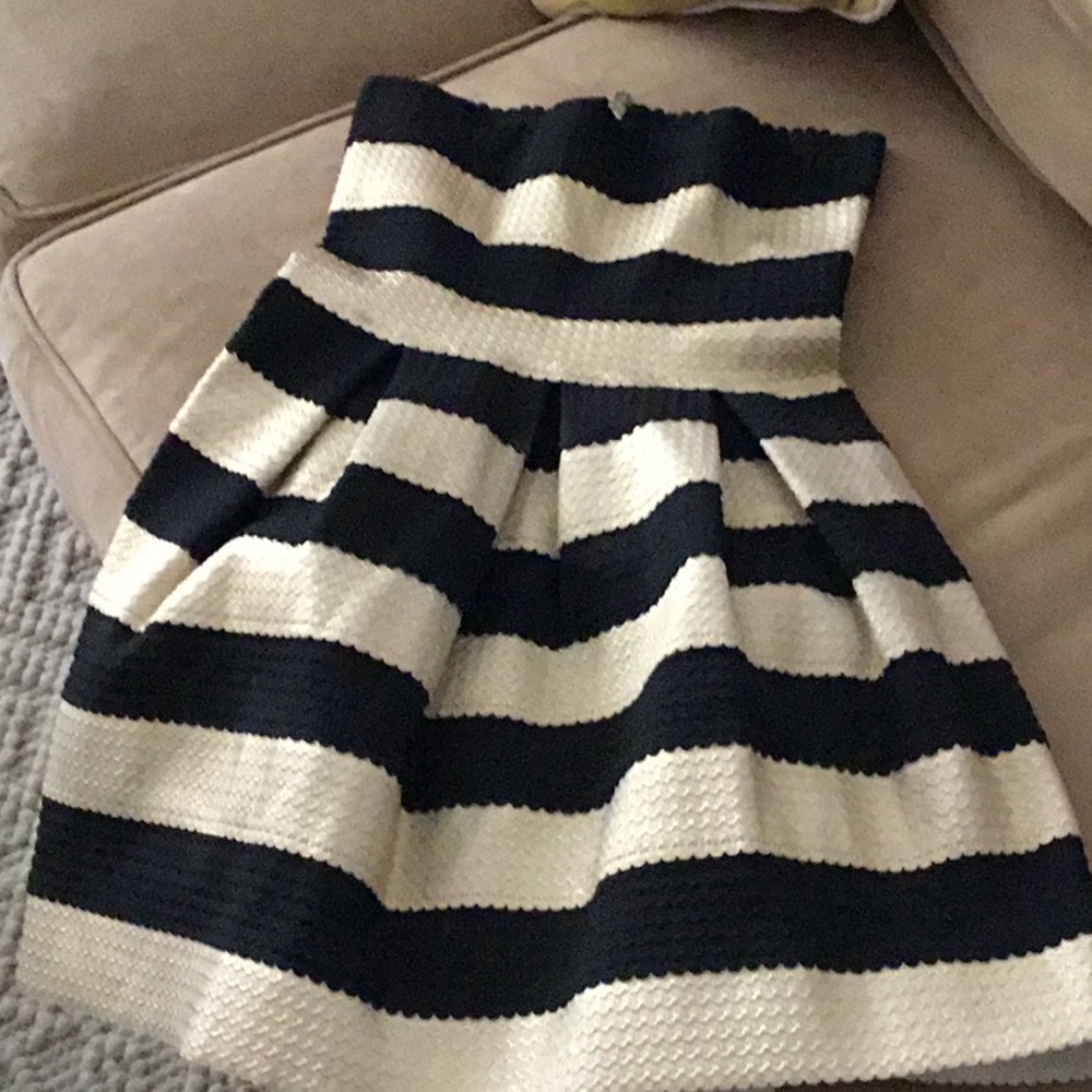 Flirty, fun, mini dress. Like new! - Picture 6 of 11